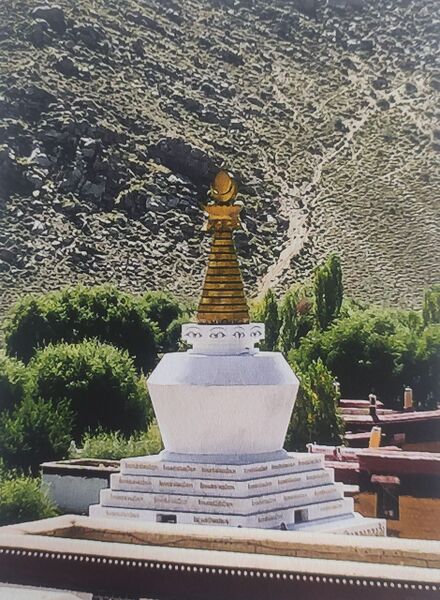 Файл:Stupa Samye.jpg