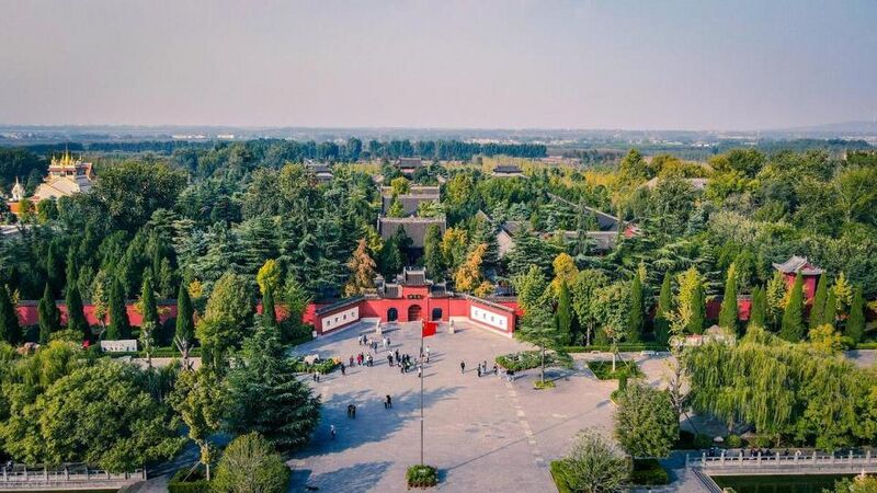 Файл:HramBeloyLoshadi1.jpg