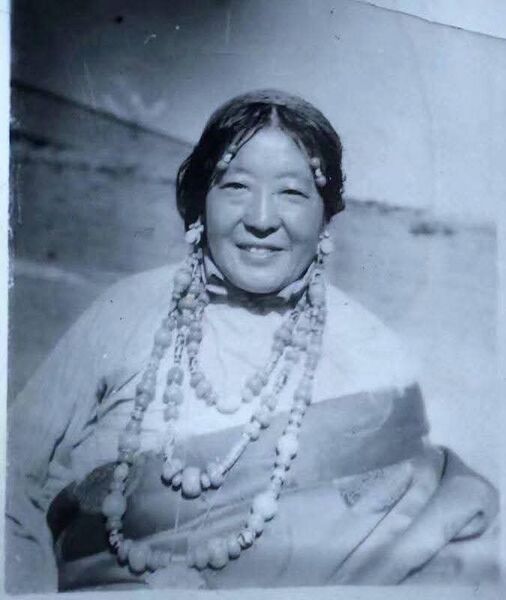 Файл:KhandroKhachoWangmo.jpg